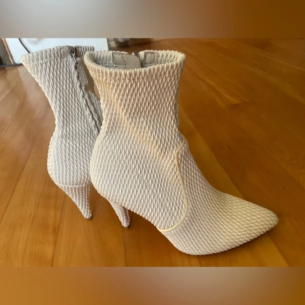 Alice + Olivia White Hedde Pointed Toe Bootie - Picture 1 of 12